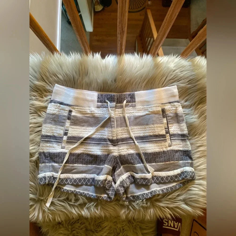 Ann Taylor Loft shorts size 4 - Picture 9 of 9